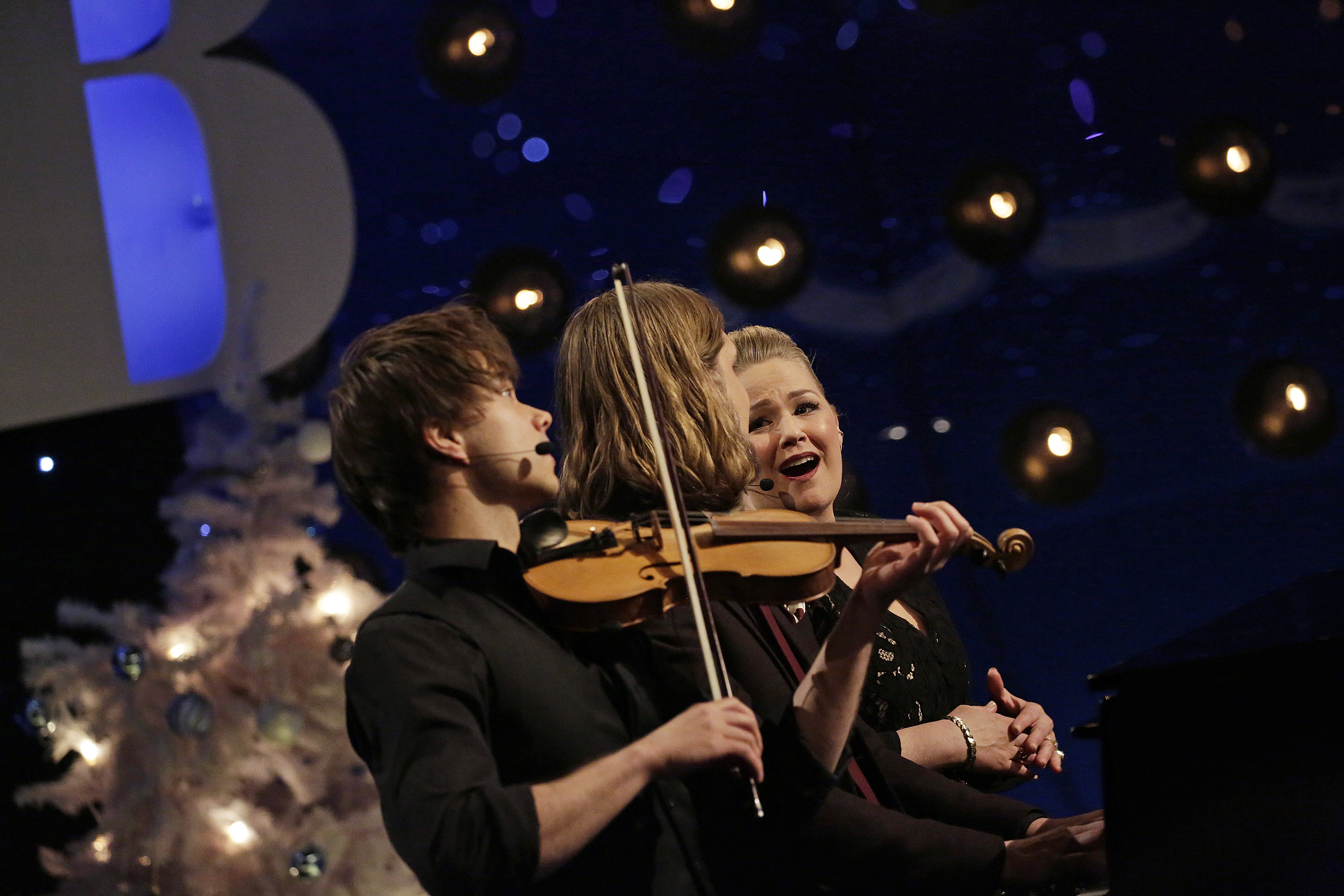 Photos Video Alexander Rybak In Nrk Christmas Special Of Beat For Beat Alexander Rybak