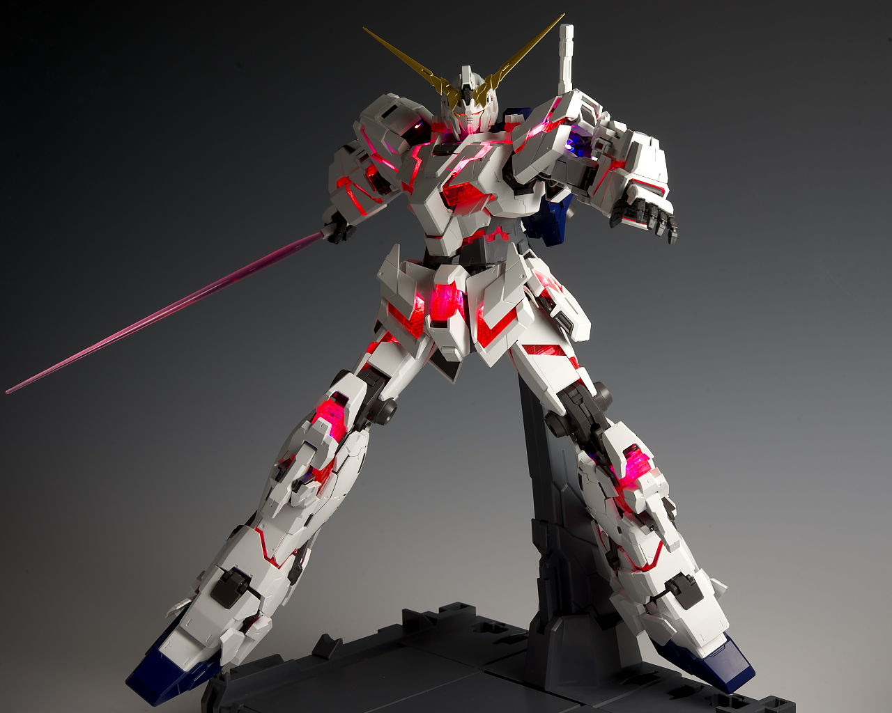PG 1/60 RX-0 Unicorn Gundam: DESTROY MODE + LEDs unit 