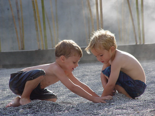 kids playing at the ps1