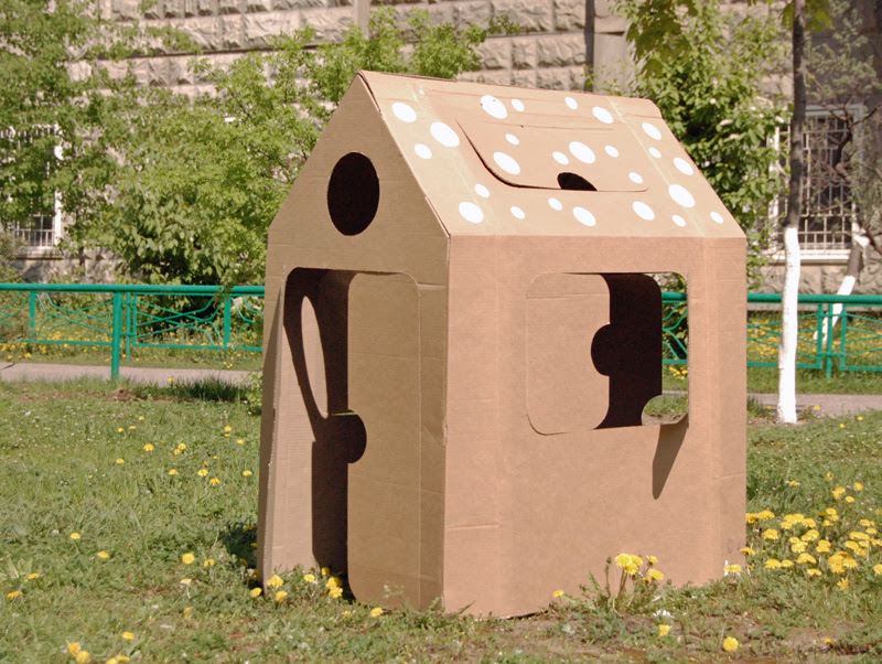 Cardboard house_003