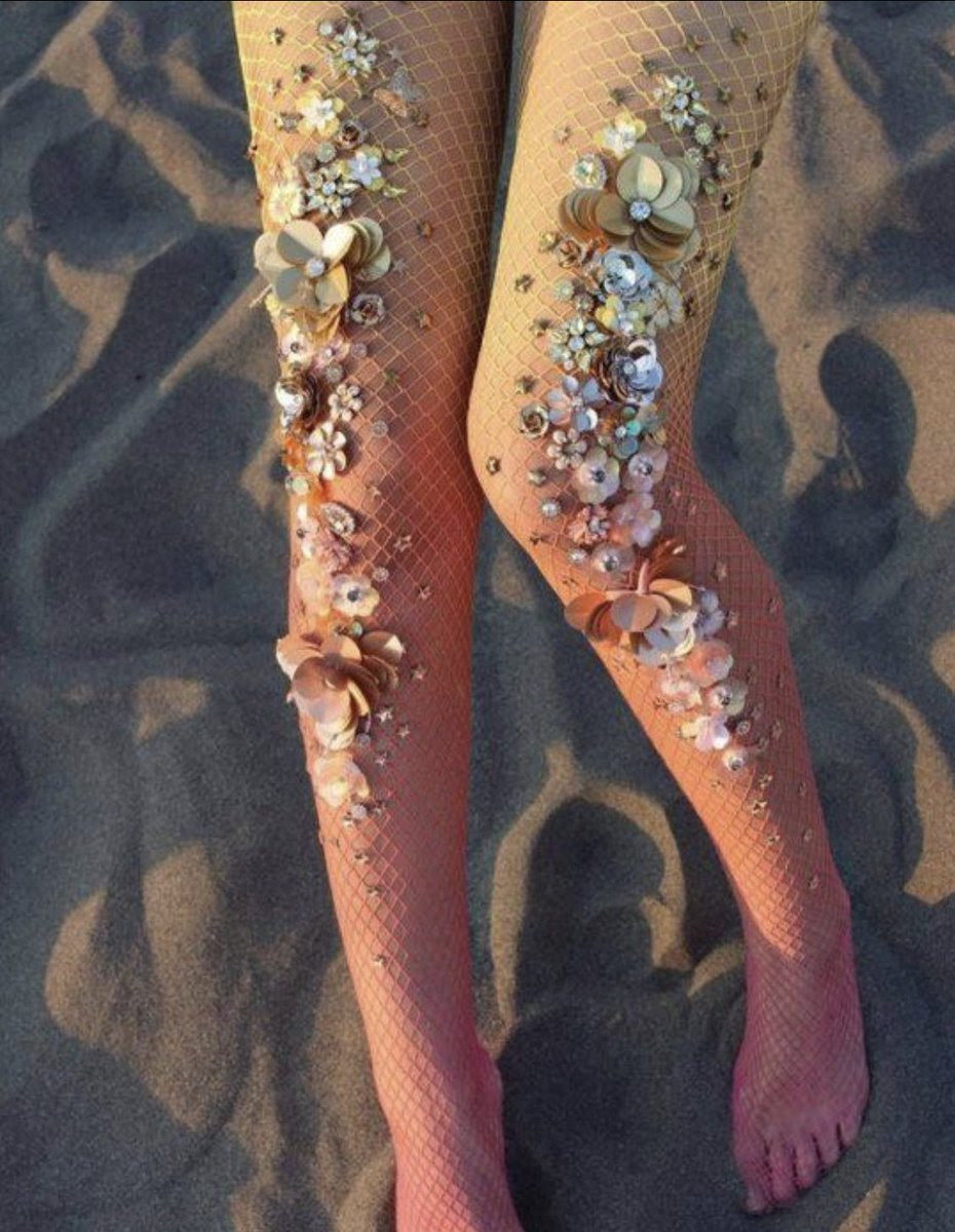 海外のサイトでfishnet Tightsで調べるととんでもなくエモいタイツがでてくる もう脚だけでエルフとか人魚になれるやん コスプレに重宝しそう ほしい 話題の画像がわかるサイト
