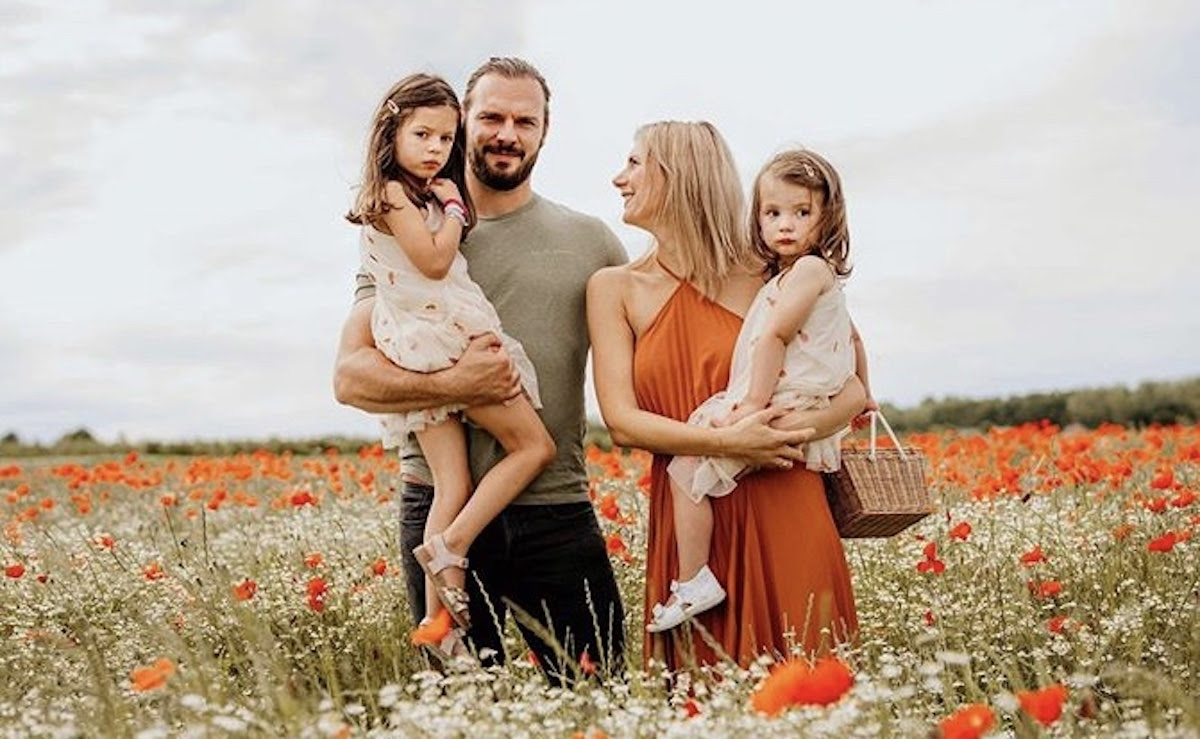 Enceinte et mère de deux enfants, elle apprend une ...