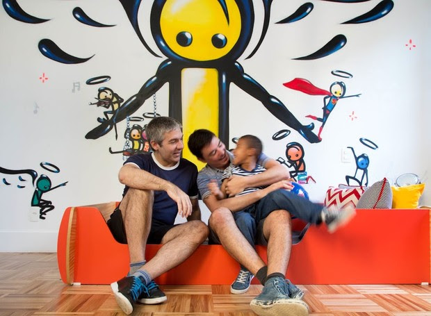 O quarto do Henrique, filho do Gilberto Scofield e Rodrigo Barbosa ganhou grafite assinado por Wark, artista de rua da Rocinha. Projeto da arquiteta Barbara Filgueiras (Foto: André Nazareth)