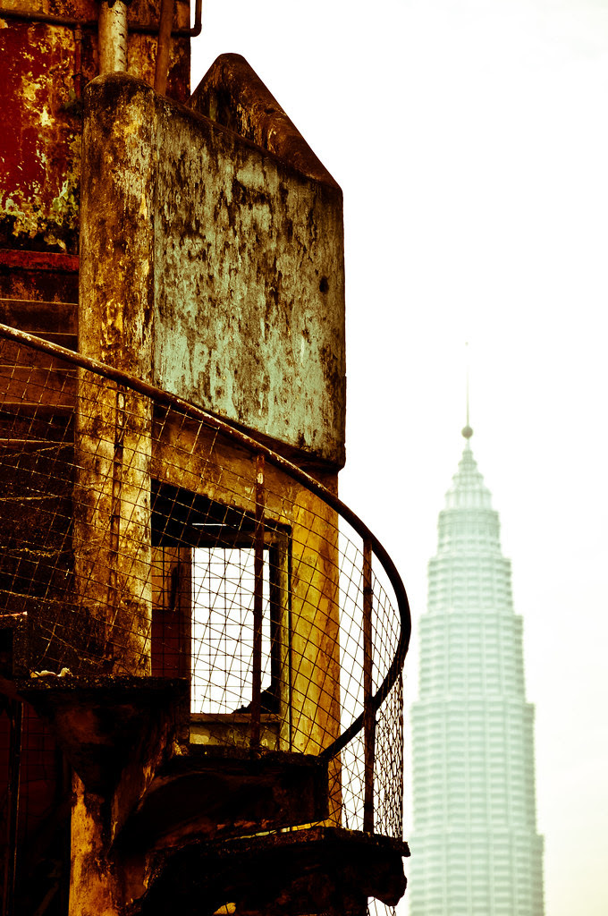 A different view of Old and New 新旧 ...