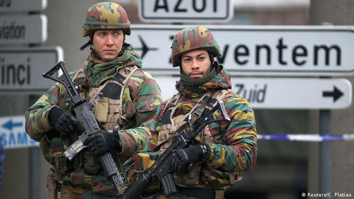 Belgien Soldaten am Flughafen in Brüssel