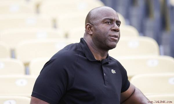  Magic Johnson dành trọn 13 năm sự nghiệp thi đấu cho LA Lakers. Ảnh: USAToday.