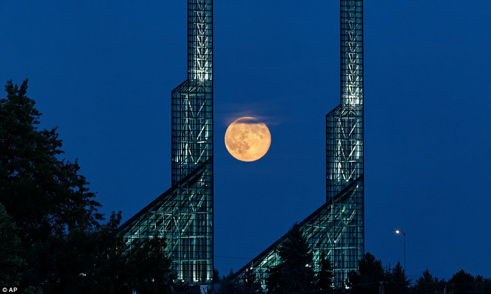 Glorious: The moon over the Oregon Convention Center in Portland
