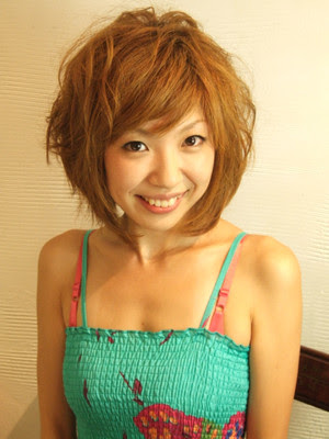 前下がりショート ボブのトップゆるやかパーマ
