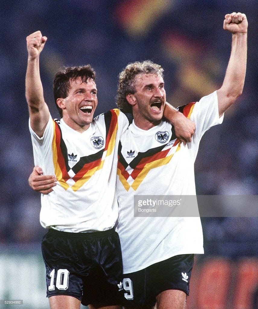 ドイツ代表 90年イタリアｗ杯優勝モデルをオマージュした18年adidasロシアｗ杯用ニューモデルを正式リリース Football Shirts Voltage Com サッカー各国代表 クラブユニフォーム