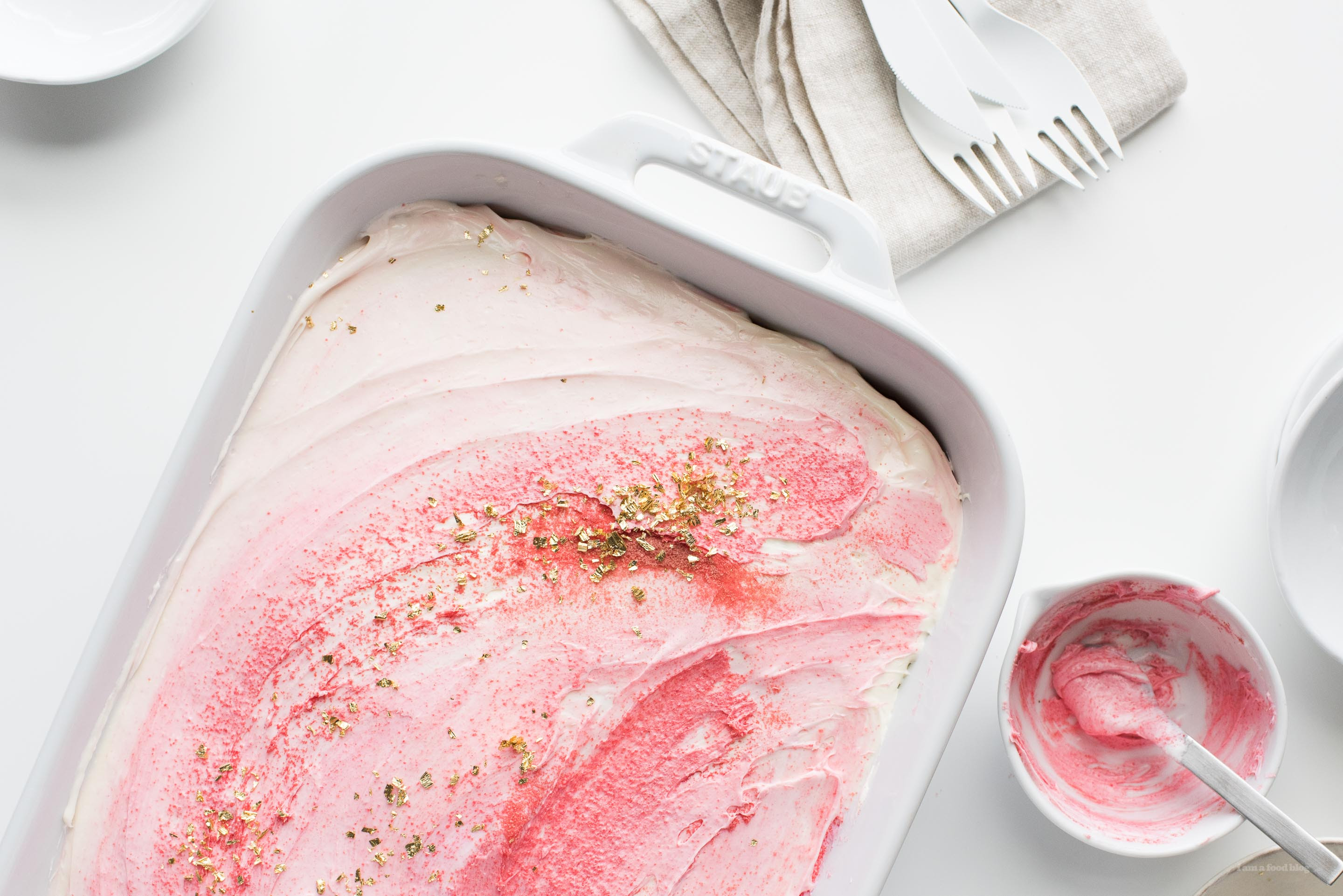 How to Frost a Unicorn Sheet Cake - www.iamafoodblog.com