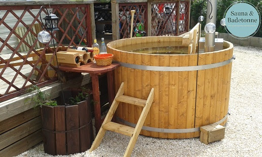 Wood fired hot tub spruce Ã 1,7m with internal stove 