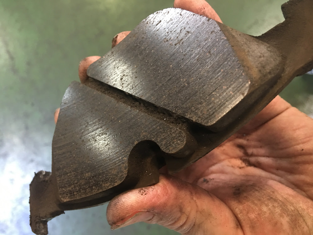 Bmwアルピナd5 ブレーキの異音修理 スタッフブログ 有限会社山内ガレージ 福岡県の外車 輸入車の車検 修理 整備 点検