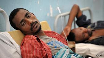 One of the seventy survivors of an incident where over forty others suffocated to death in a truck container, is treated in the regional hospital in the capital Dodoma, Tanzania Wednesday, June 27, 2012. An official in Tanzania says that 43 Ethiopian and Somali nationals suffocated in the truck they were being smuggled in and Tanzania's state television said the bodies were thrown off the truck and dumped in the bush after the driver of the truck realized some of the people he was smuggling had perished. (Foto:Khalfan Said/AP/dapd)
