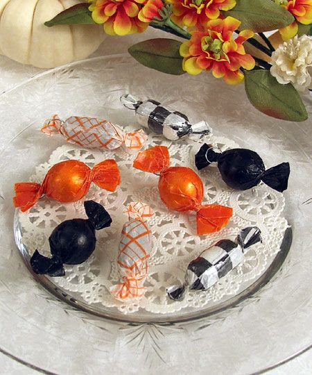 vintage Halloween decorations, vintage Halloween, vintage blog, 1950s Halloween, Halloween decor, Halloween decorations, 1940s Halloween, antique Halloween decorations, Halloween trends, vintage Halloween costumes, retro Halloween, Halloween pin-up girl