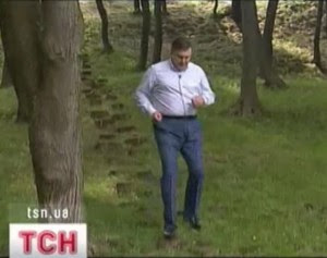 Янукович сменил пеньки на большой теннис и преуспел ...