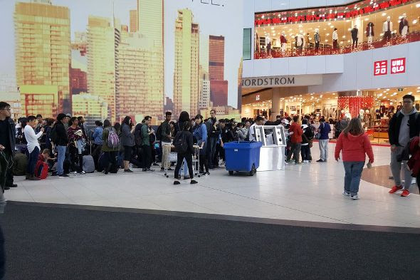 uniqlo opens in toronto