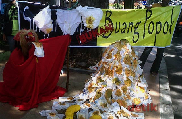 Aksi Peduli Sungai Dari Popok Bayi