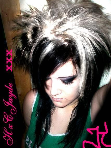 emo haircuts for girls with curly hair. emo girls hairstyles.