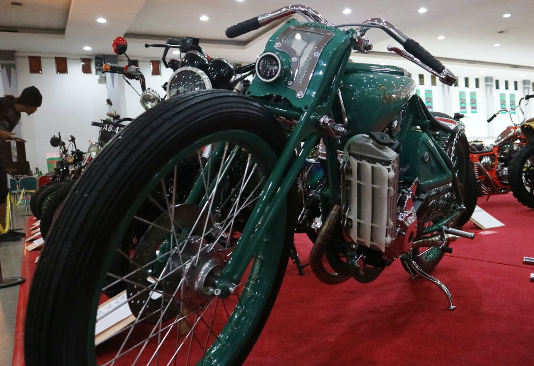 Melihat Nyeleneh Nya Honda CBR250R Board Tracker Tmcblogcom