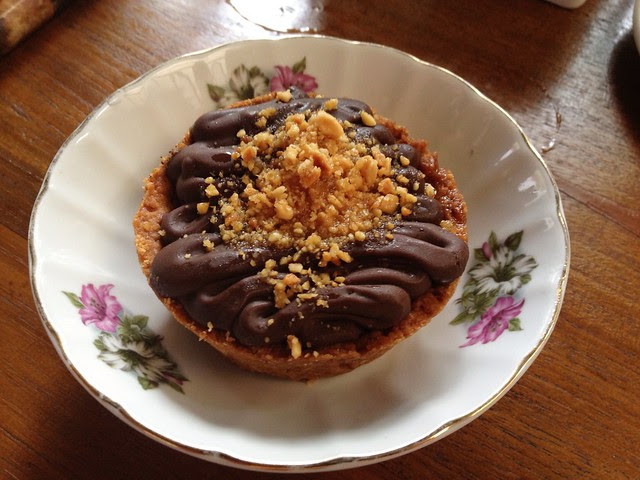 snickers tart, overdoughs