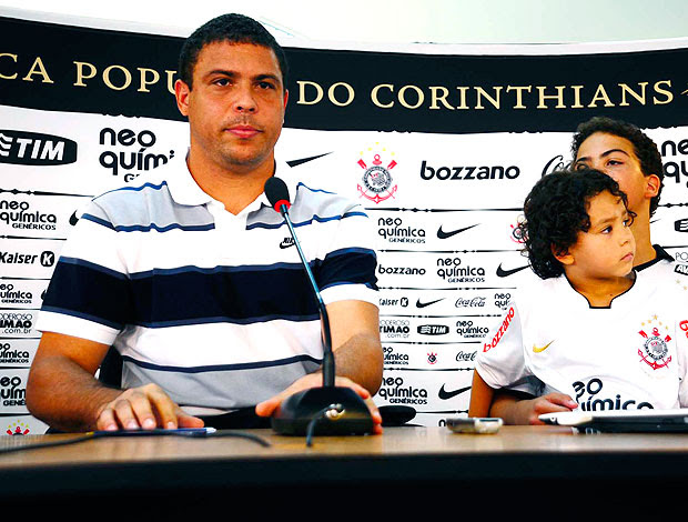 Ronaldo na coletiva de despedida (Foto: Marcos Ribolli / GLOBOESPORTE.COM)