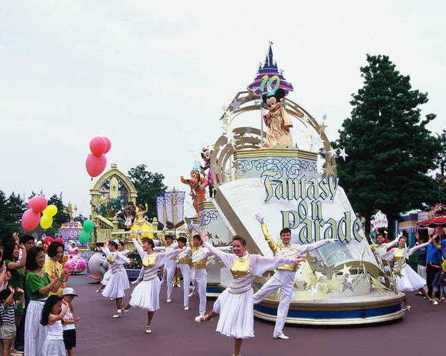 朝日新聞デジタル ディズニー ファンタジー オン パレード スタート 1998年4月終了 1993年4月15日 C Disney 写真で振り返る東京ディズニーリゾート３０周年 45 100 写真特集