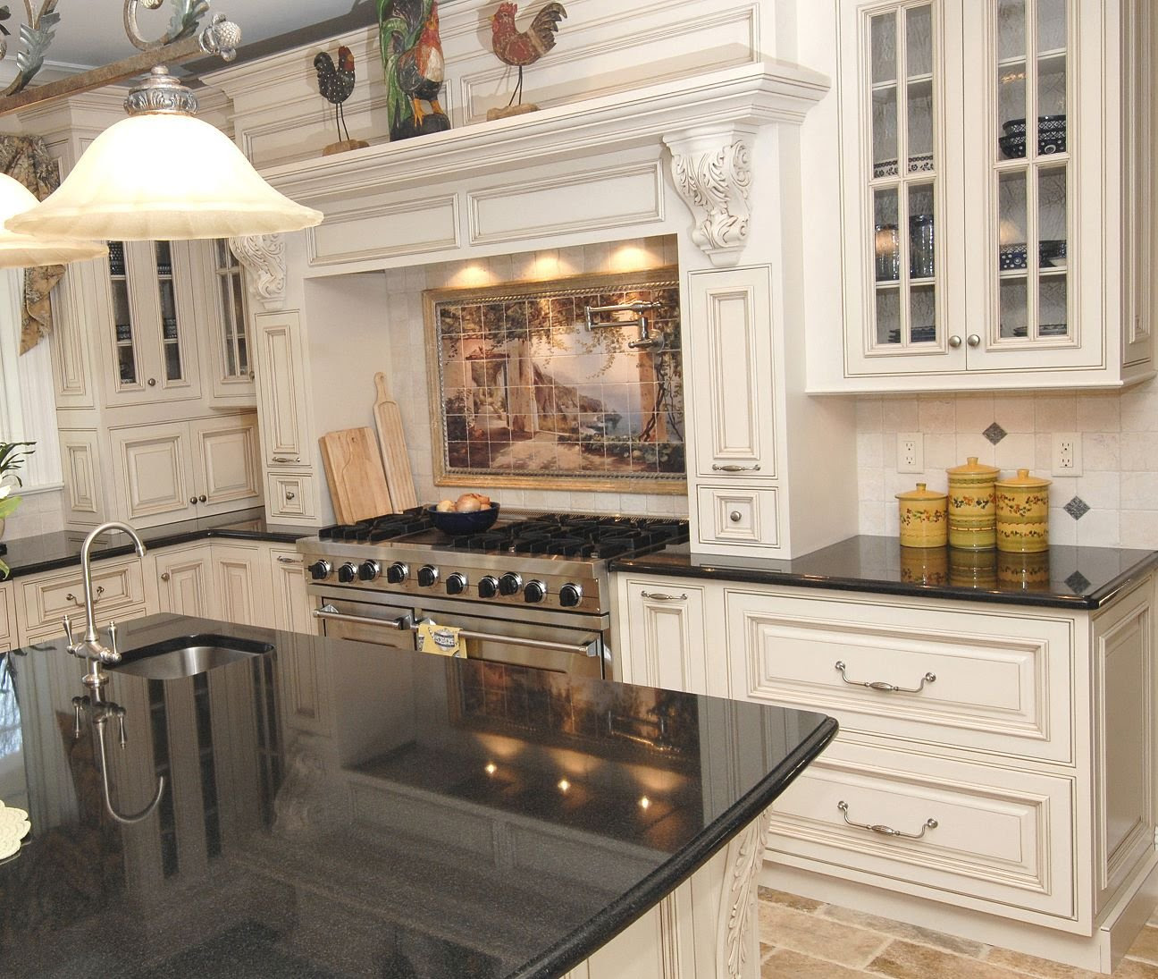 25 iTRADITIONALi iKITCHENi iDESIGNSi FOR A ROYAL LOOK 