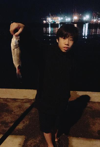 彼女とツーショット 夜へのボケ ボケて Bokete