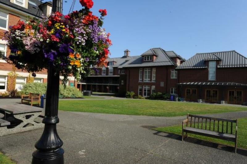 St. Michaels University School