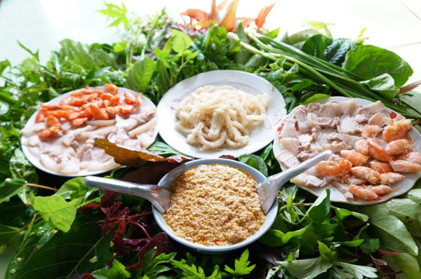 Món ăn từ lá cây ngủ gia bì