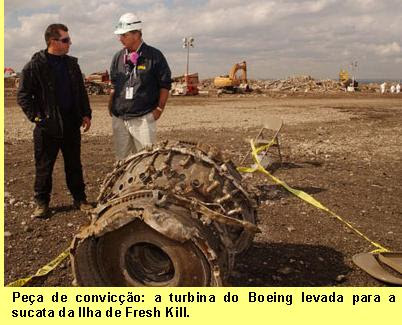 Pe�a de convic��o: a turbina do Boeing levada para a sucata da Ilha de Fresh Kill.
