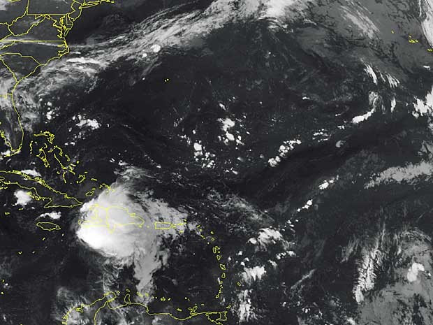 Imagem de satélite mostra a tempestade Erika rumando para Cuba (Foto: Weather Underground / via AP Photo)