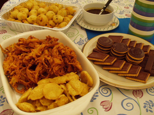 Batata Vada  & Mix Bhajia - Indian street  food Party spread.