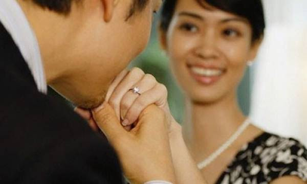 Ngoại tình với bạn học cấp 3, người phụ nữ nhận cái kết không ngờ