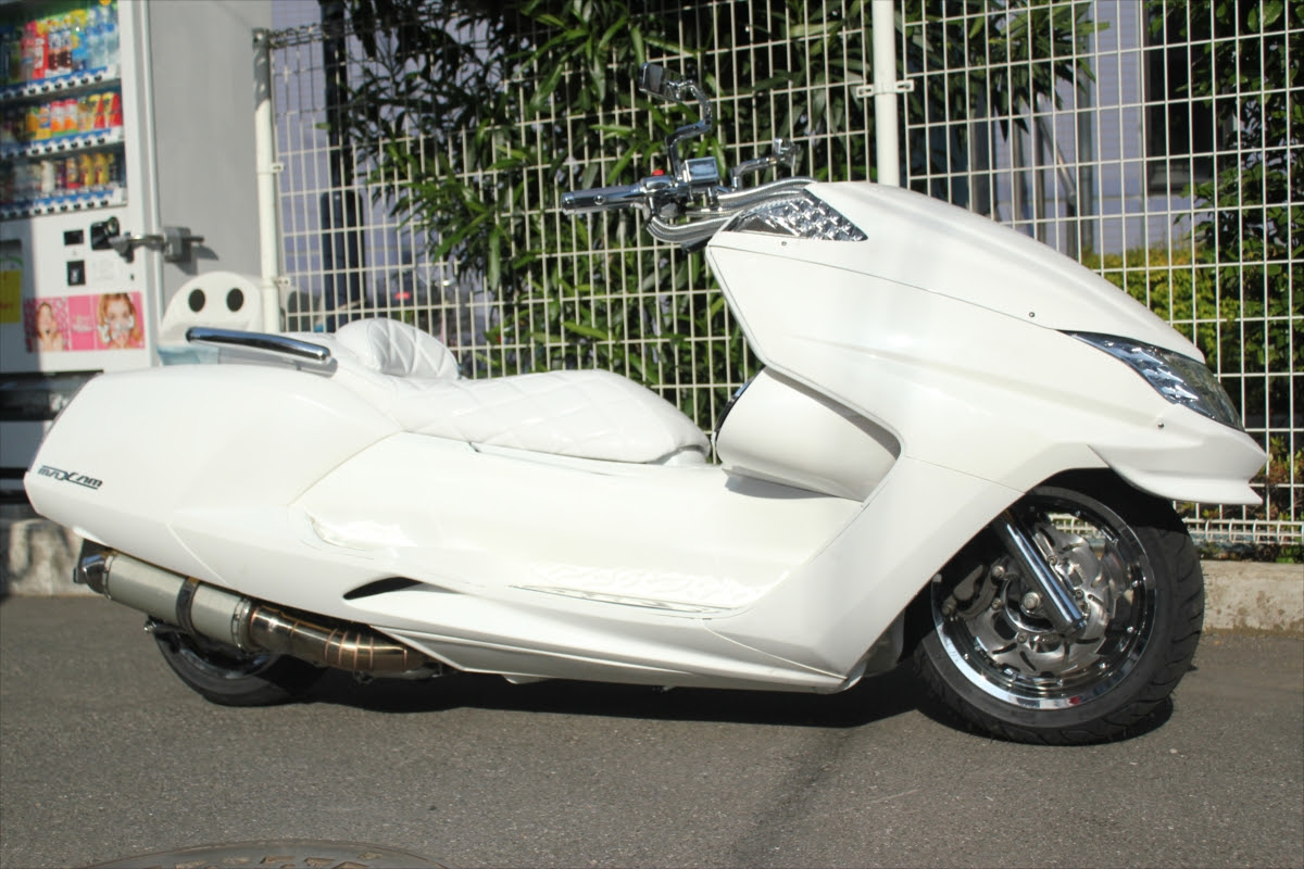 千葉県我孫子市バイクショップのウイニングラン 痛単車制作 カスタムもお任せ