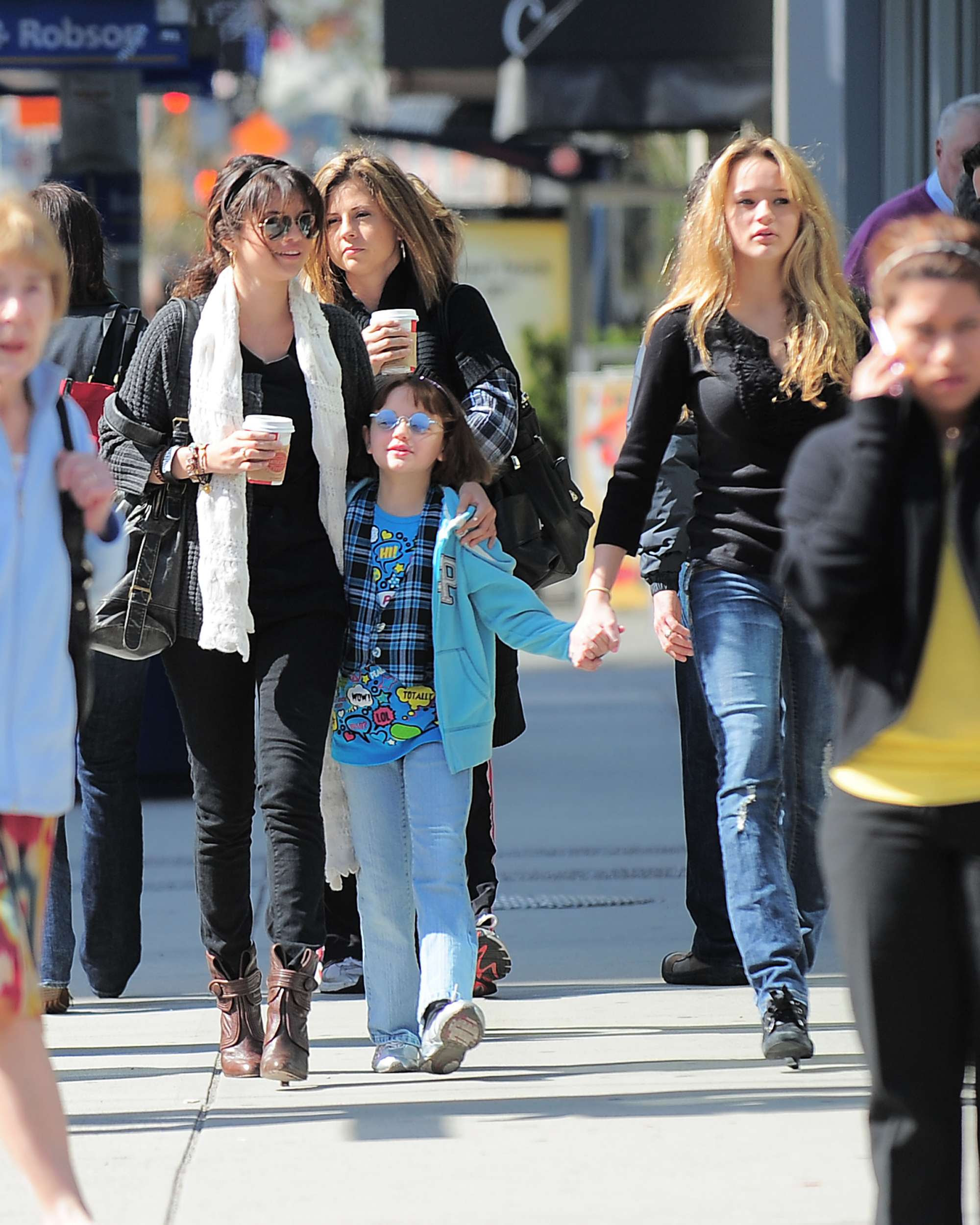 selena gomez shopping