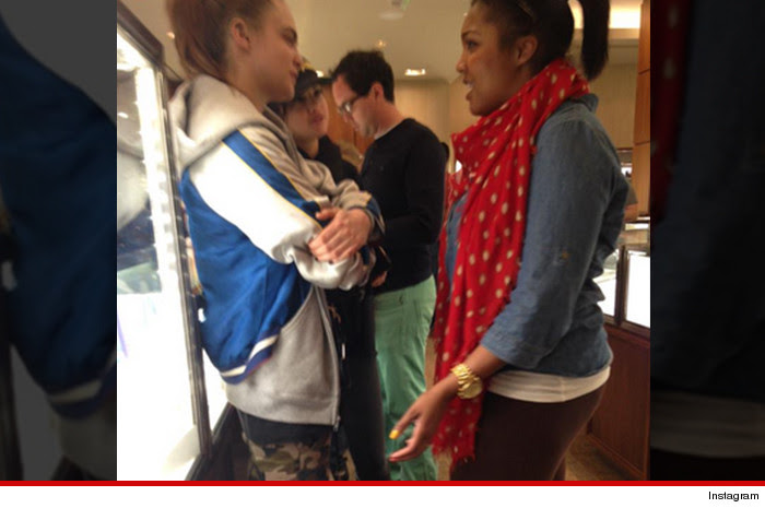 1223-cara-selena-instagram-01