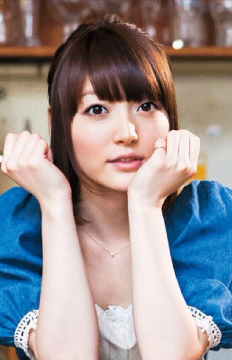 花澤香菜 エロ画像57枚 胸チラに美乳おっぱい 美脚太もも グラビアがセクシーでエロい パンチラ ぱんちら