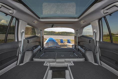 honda pilot adds techy goodies  interior trim