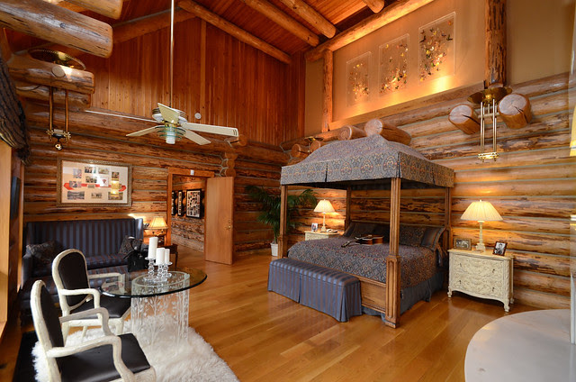 Master Bedroom | Barbara Mandrell Fontanel Log Cabin ...