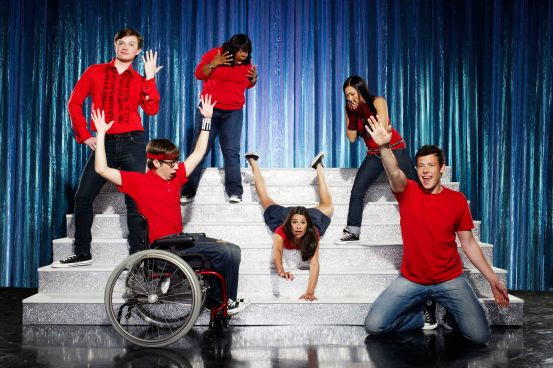 http://hitpredictor.files.wordpress.com/2010/08/glee1.jpg?w=553&h=368