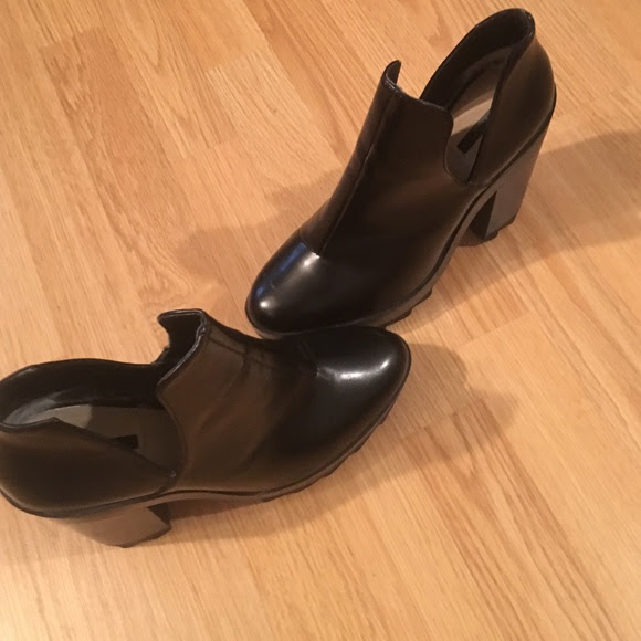 65 off Zara  Shoes  Zara  Trafaluc  chunky heel black 