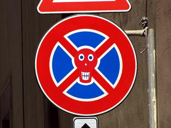 perierga.gr - Οι πινακίδες οδικής σήμανσης γίνονται χιουμοριστικά έργα τέχνης!
