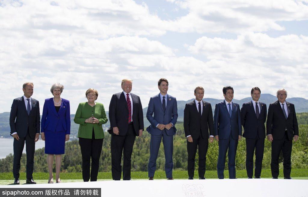 G7峰会领导人拍摄全家福默克尔 菱形 手势默默抢镜