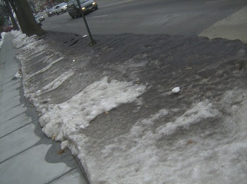 忘れやすいの 雪を溶かすのにはお湯はダメ