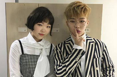 Kira-kira siapa yang sudah dilirik Soo Hyun untuk menggantikan posisi kakaknya? http://ift.tt/20kt43r - Berita Terkini Soo Hyun Terbaru Hari Ini -Akdong Musician menjadi bintang tamu di episode terbaru "Please Take Care of My Refrigerator" pada Senin (30/1). Salah satu topik yang dibahas MC adalah soal jadwal wajib militer Lee Chan Hyuk. 