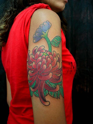 Women Arm Sexy with lotus Tattoos Design