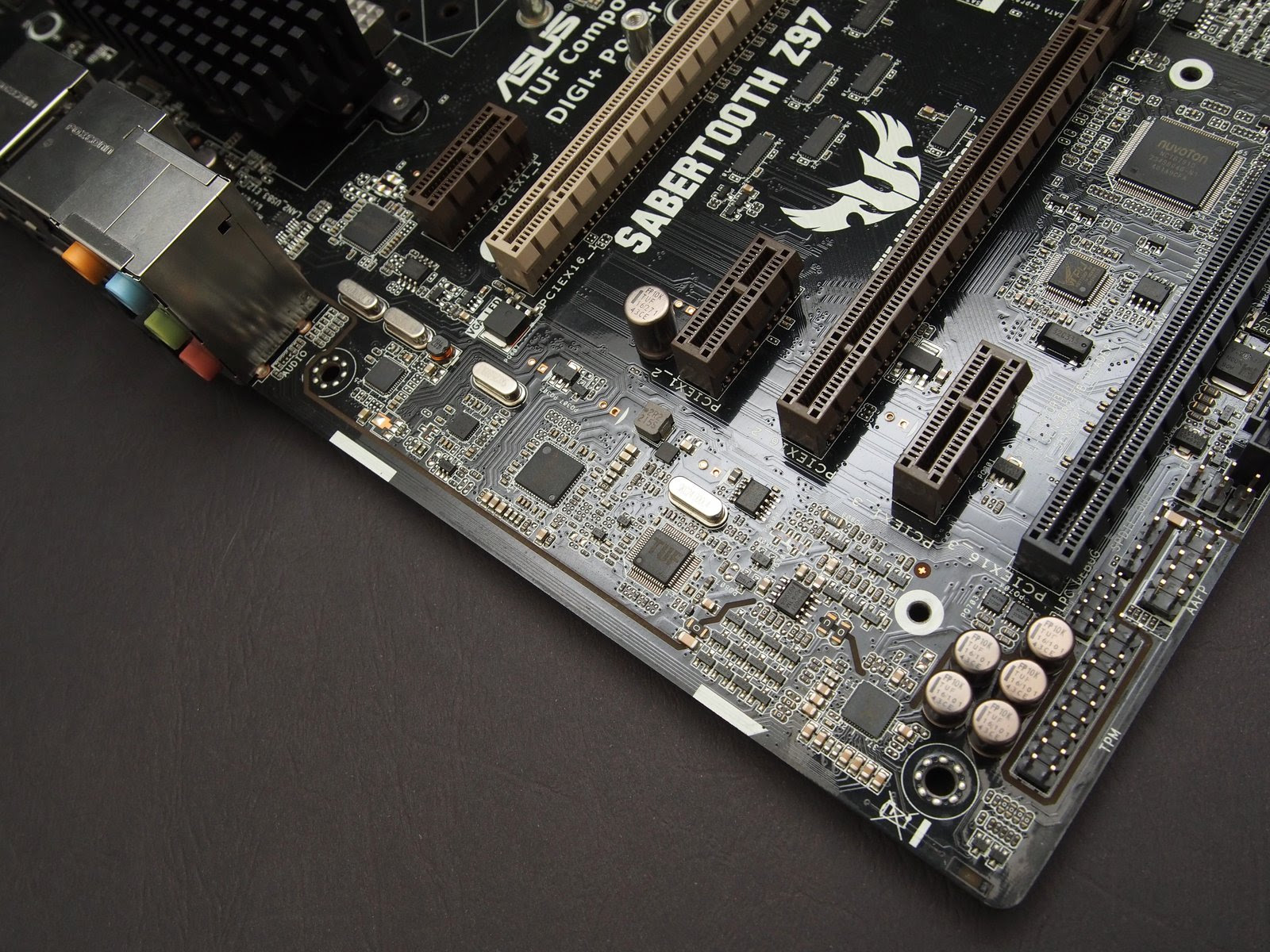 千錘百鍊盔甲再進化 ASUS SABERTOOTH Z97 MARK 1 千錘百鍊盔甲再進化 ASUS SABERTOOTH Z97 MARK 1