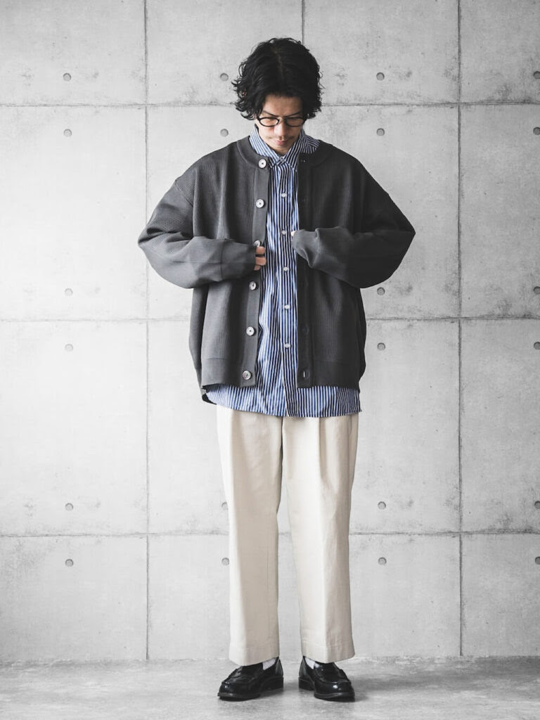 シャツ ストライプ のメンズのコーデ 人気のストライプシャツを紹介
