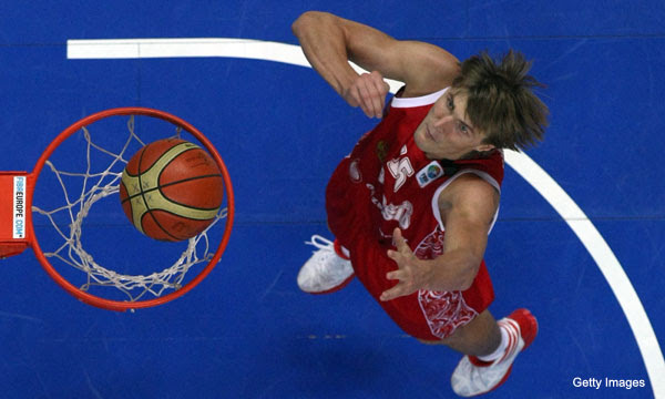 Video: Andrei Kirilenko breaks his nose and suffers concussion in scary fall